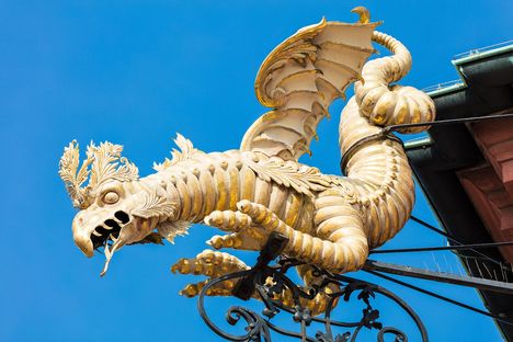 Bruchsal Palace, Dragon sculpture on the roof