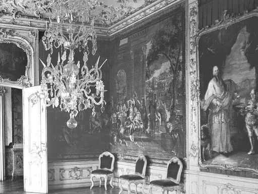 Schloss Bruchsal, Glasarmlüster im Thronsaal, historische Aufnahme vor 1910