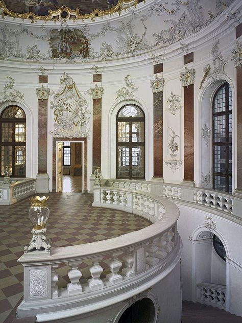 Bruchsal Palace, A look inside the domed hall