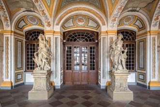 Schloss Bruchsal, Gartensaal, Statuen der Elemente Luft und Wasser