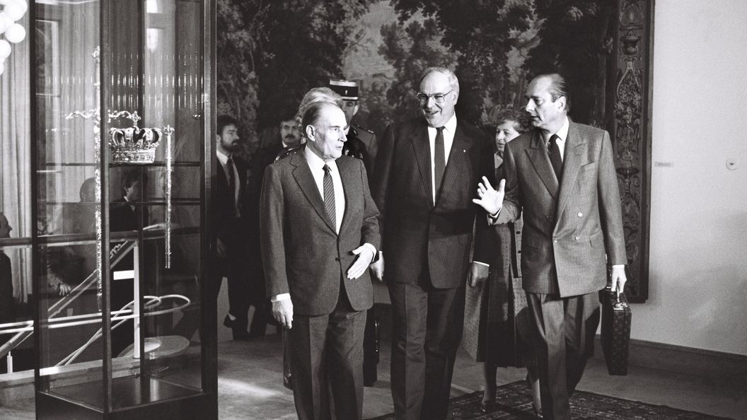 Helmut Kohl und François Mitterrand im Karlsruher Schloss