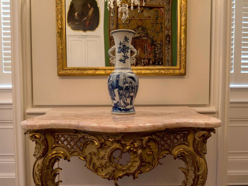 Schloss Bruchsal, Vase im Jagdzimmer
