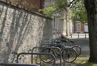 Schloss Bruchsal, Geparkte Fahrräder auf dem Schlossgelände