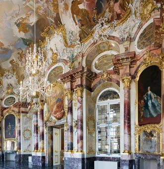 Vue détaillée du salon de Marbre du château de Bruchsal 