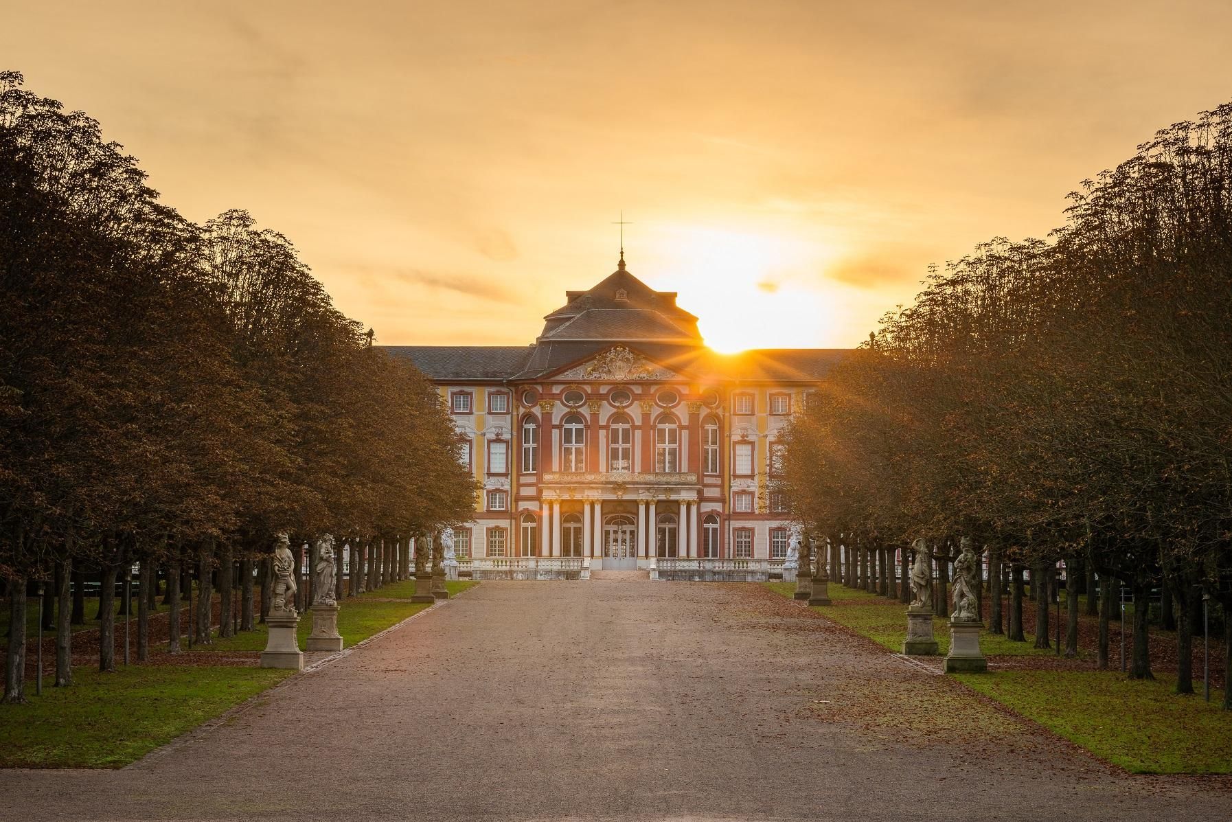 Schloss Bruchsal von Aussen im Herbst 