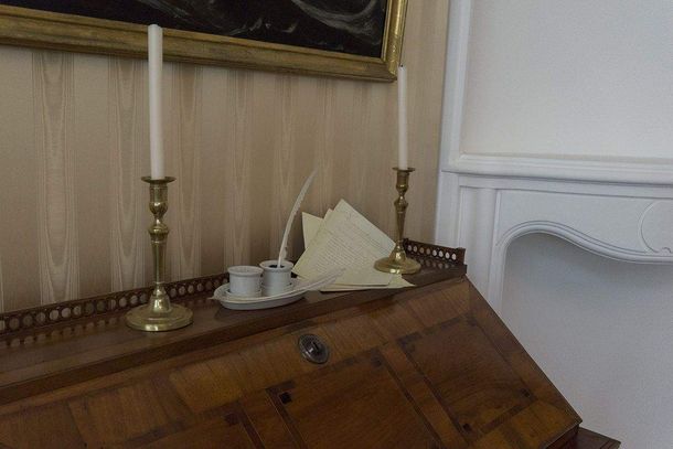 Château de Bruchsal, Bougies sur un secrétaire