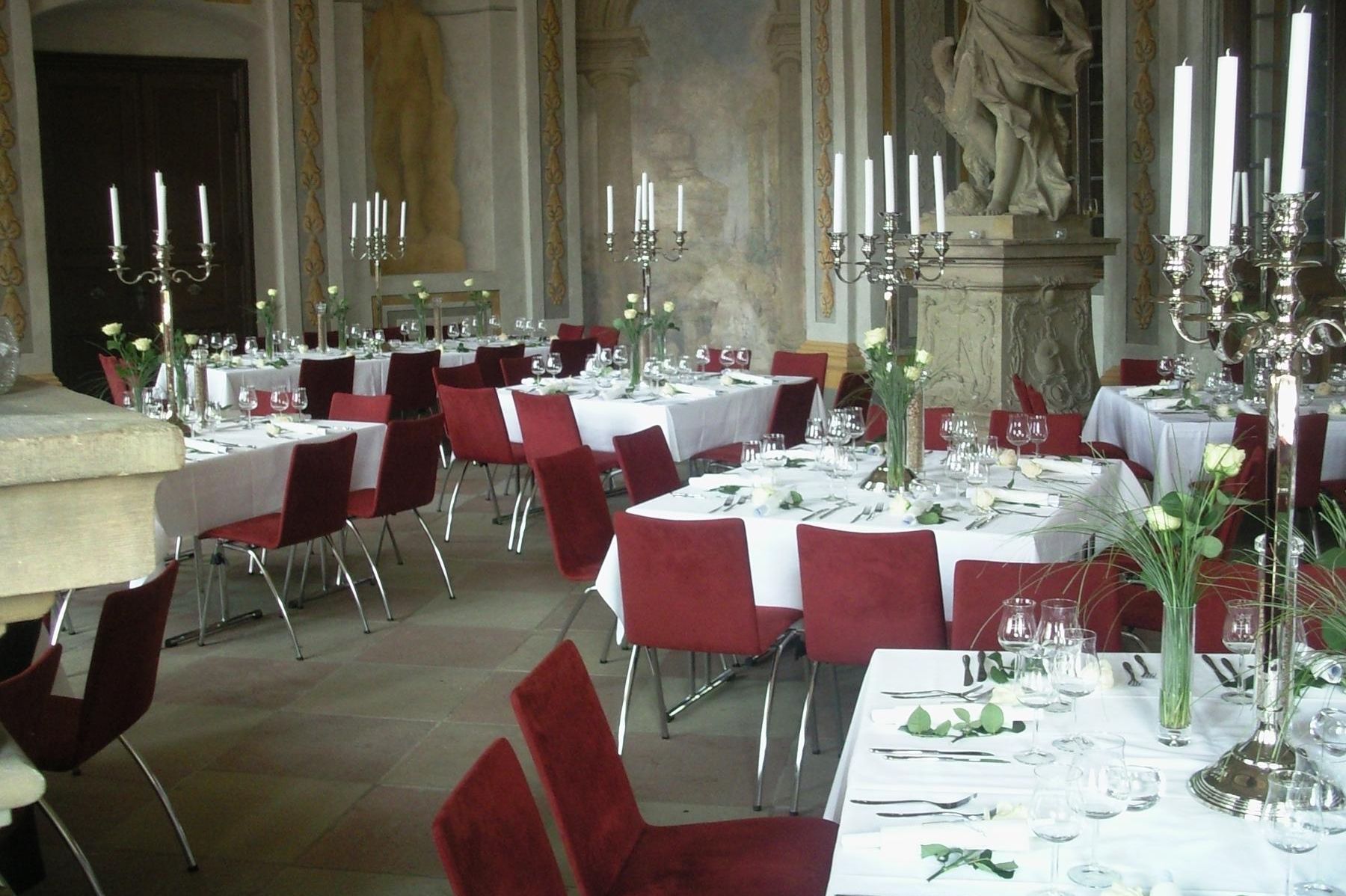 Schloss Bruchsal, festlich gedeckter Gartensaal