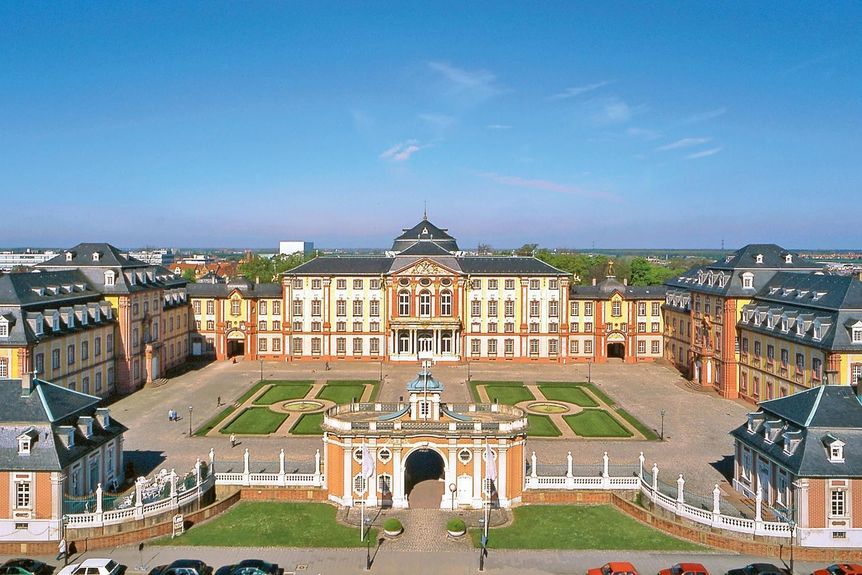 Château de Bruchsal, Vue aérienne avec jardin du château