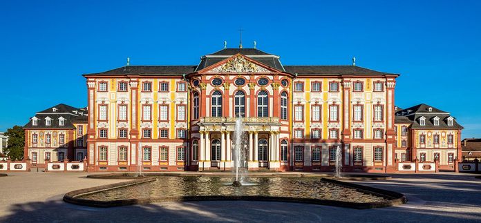 Schloss Bruchsal, Außen, Hauptbau, Flügel von Westen, Fassaden