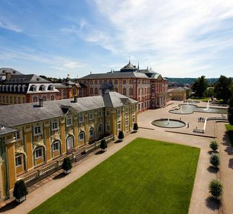 Gartenseite von Schloss Bruchsal aus erhöhter Perspektive