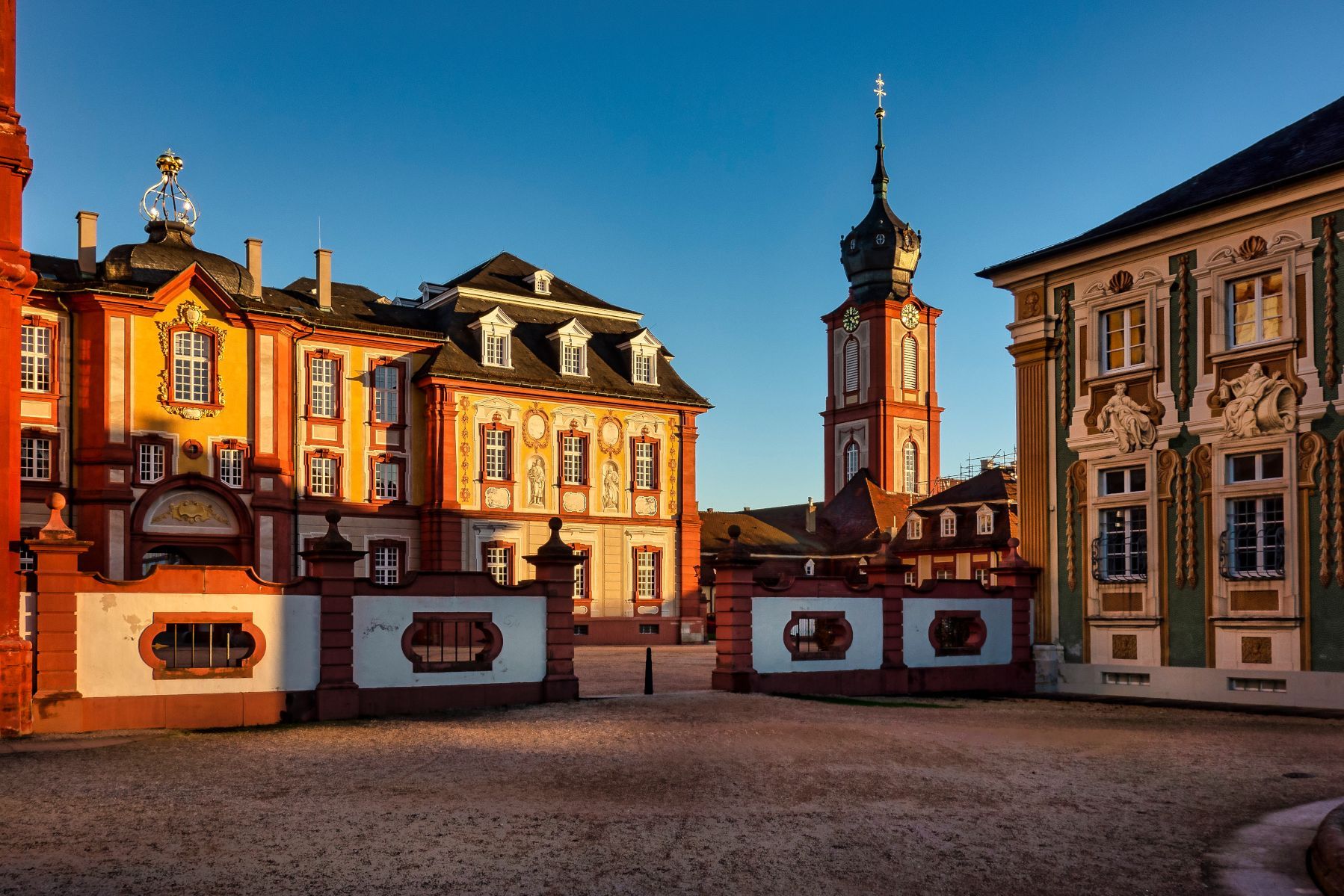 Schloss Bruchsal, außen, Hofkirche