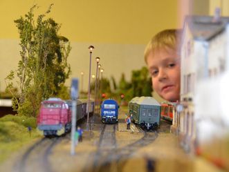 Schloss Bruchsal, Ausstellung Modelleisenbahn, Besucher