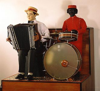 The "Tino Rossi" music machine from the Parisian company Bodson, 1928, exhibit in the Music Machine Museum in Bruchsal Palace