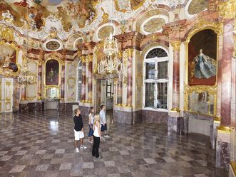 Schloss Bruchsal, Besucher im Mamorsaal