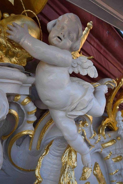Château de Bruchsal, Figure originale sur le pignon du château