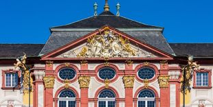 Schloss Bruchsal, Außen, Hauptbau von Osten, Fassade