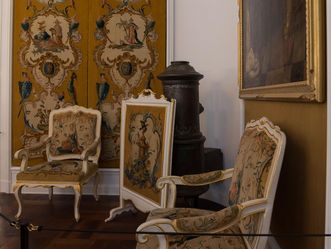 Schloss Bruchsal, Mobiliar und Wandbehänge mit exotischen Motiven