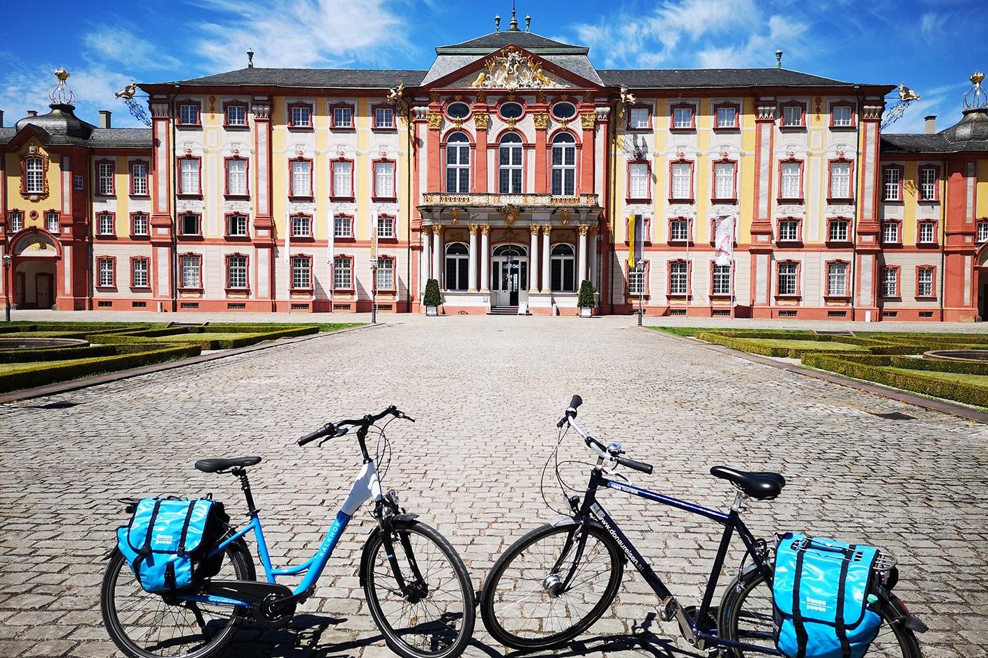 Schloss Bruchsal, Fahrräder im Bruchsaler Ehrenhof