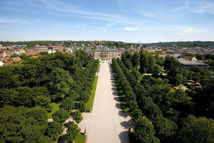 Château de Bruchsal, Allée devant le château